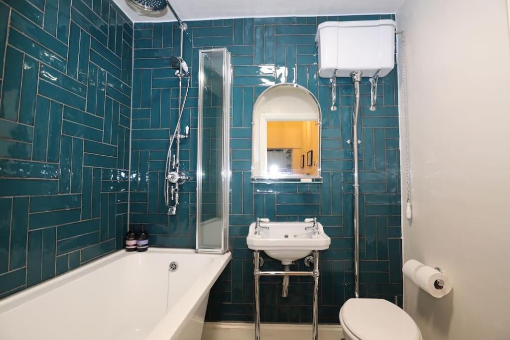 Seagulls Nest- Stylish 1 Bed Seafront Apartment Хейстингс Екстериор снимка