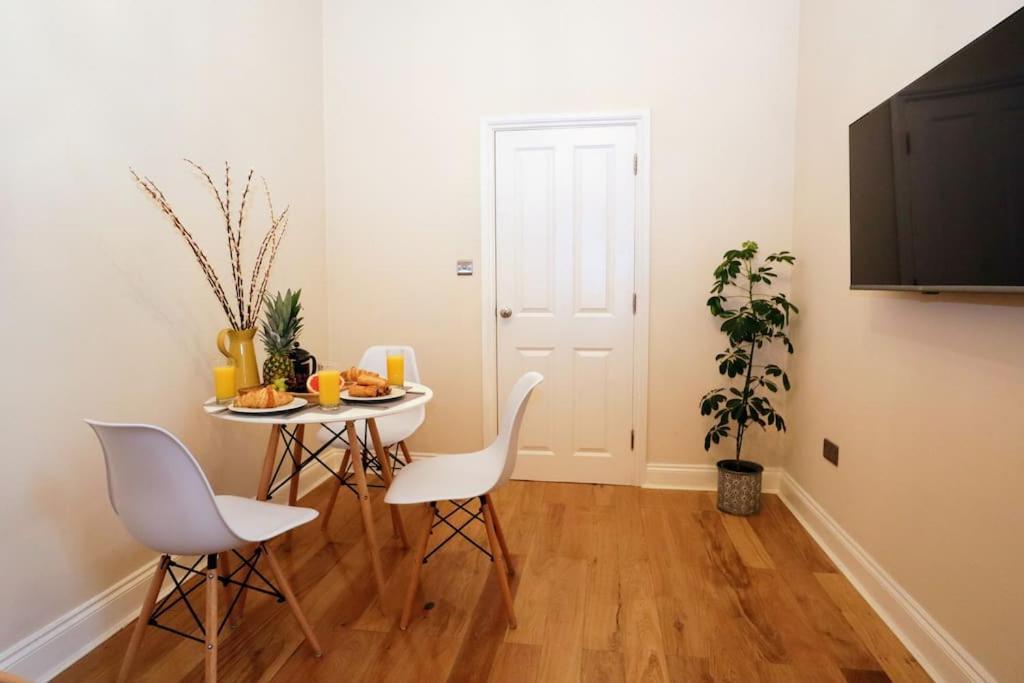 Seagulls Nest- Stylish 1 Bed Seafront Apartment Хейстингс Екстериор снимка